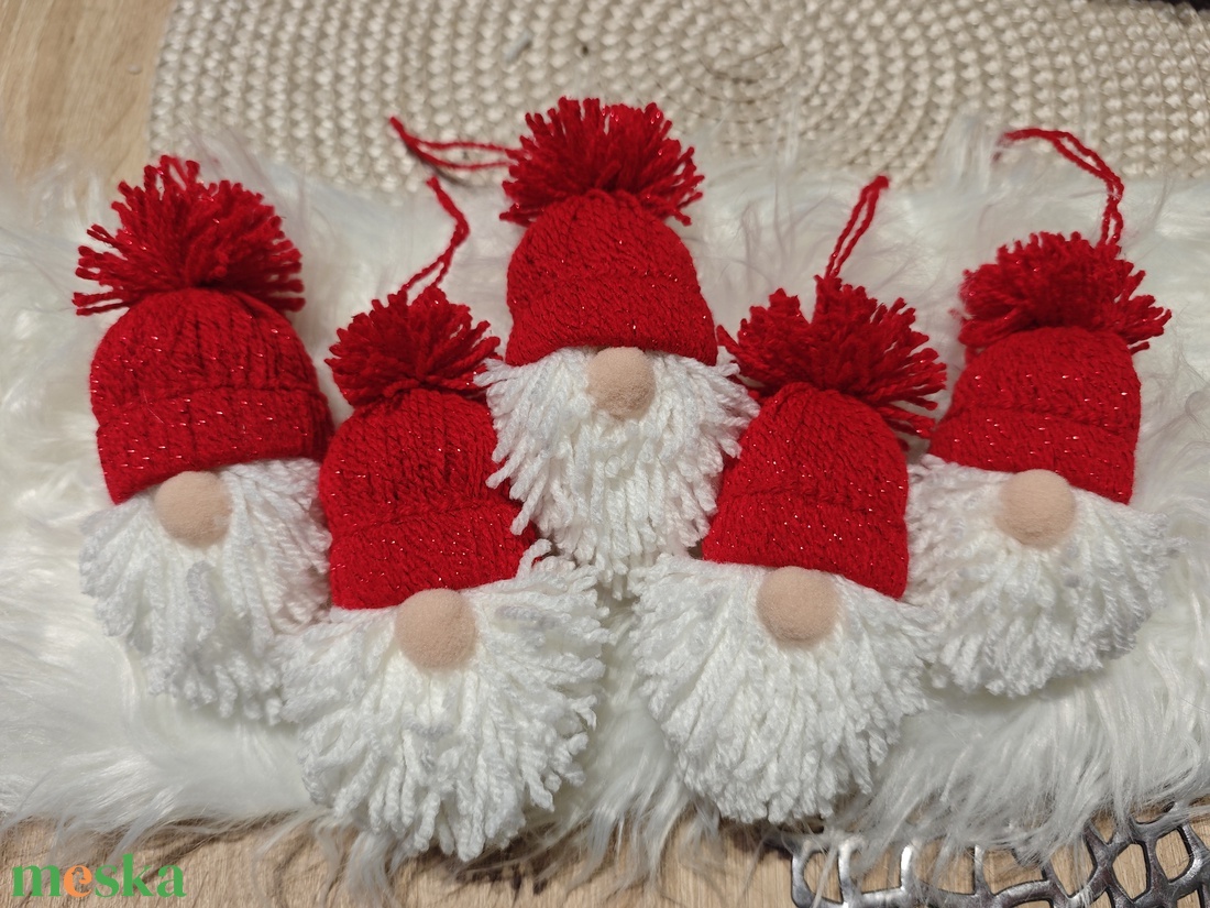 Kézműves karcsonyi manók - piros csillogós - karácsony - karácsonyi lakásdekoráció - karácsonyfadíszek - Meska.hu
