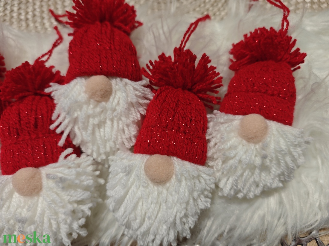 Kézműves karcsonyi manók - piros csillogós - karácsony - karácsonyi lakásdekoráció - karácsonyfadíszek - Meska.hu