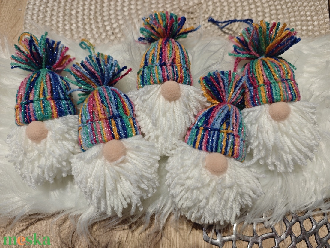 Kézműves karcsonyi manók - színes csillogós - karácsony - karácsonyi lakásdekoráció - karácsonyfadíszek - Meska.hu