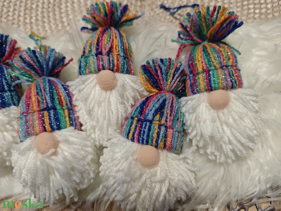 Kézműves karcsonyi manók - színes csillogós - karácsony - karácsonyi lakásdekoráció - karácsonyfadíszek - Meska.hu