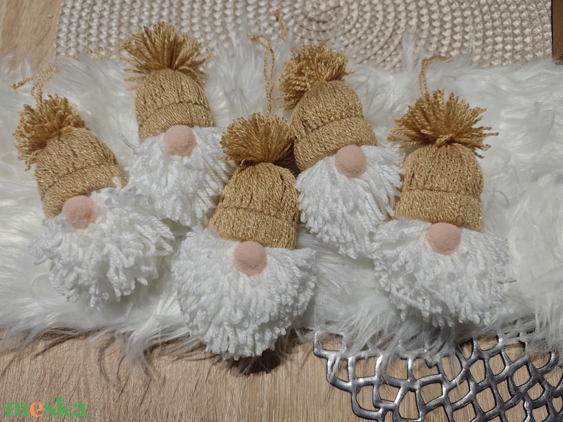 Kézműves karcsonyi manók - arany csillogós  - karácsony - karácsonyi lakásdekoráció - karácsonyfadíszek - Meska.hu