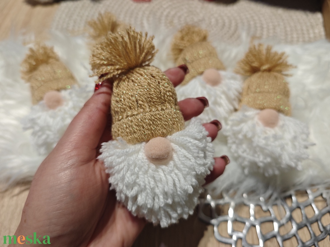 Kézműves karcsonyi manók - arany csillogós  - karácsony - karácsonyi lakásdekoráció - karácsonyfadíszek - Meska.hu