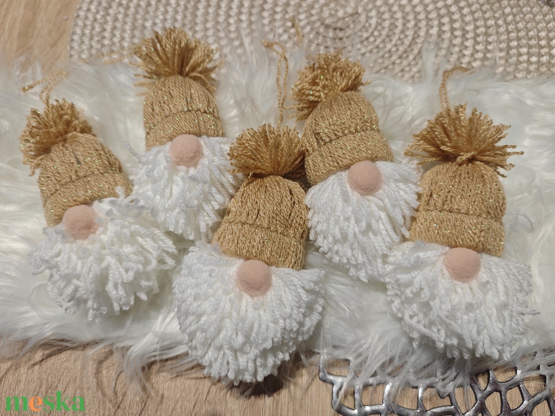 Kézműves karcsonyi manók - arany csillogós  - karácsony - karácsonyi lakásdekoráció - karácsonyfadíszek - Meska.hu