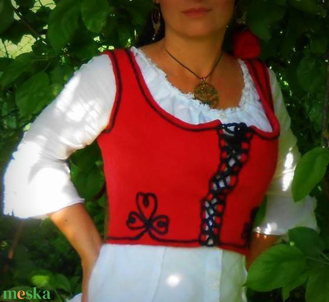 Zsinóros nemezmellény székely stílusban - ruha & divat - női ruha - mellény - Meska.hu Zsinóros nemezmellény székely stílusban - ruha & divat - női ruha - mellény - Meska.hu