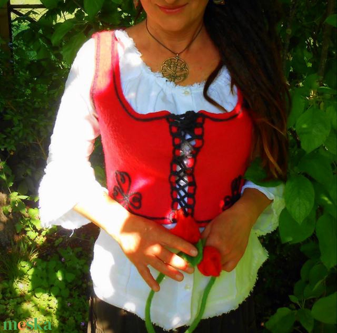 Zsinóros nemezmellény székely stílusban - ruha & divat - női ruha - mellény - Meska.hu Zsinóros nemezmellény székely stílusban - ruha & divat - női ruha - mellény - Meska.hu