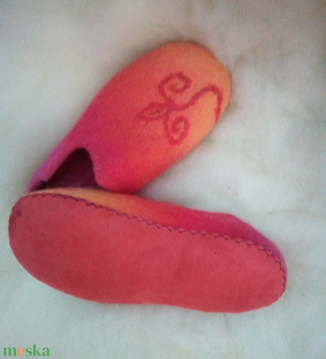 Nemezpapucs tulipán mintával,  házicipő, mamusz - ruha & divat - cipő & papucs - mamusz & házicipő - Meska.hu Nemezpapucs tulipán mintával,  házicipő, mamusz - ruha & divat - cipő & papucs - mamusz & házicipő - Meska.hu