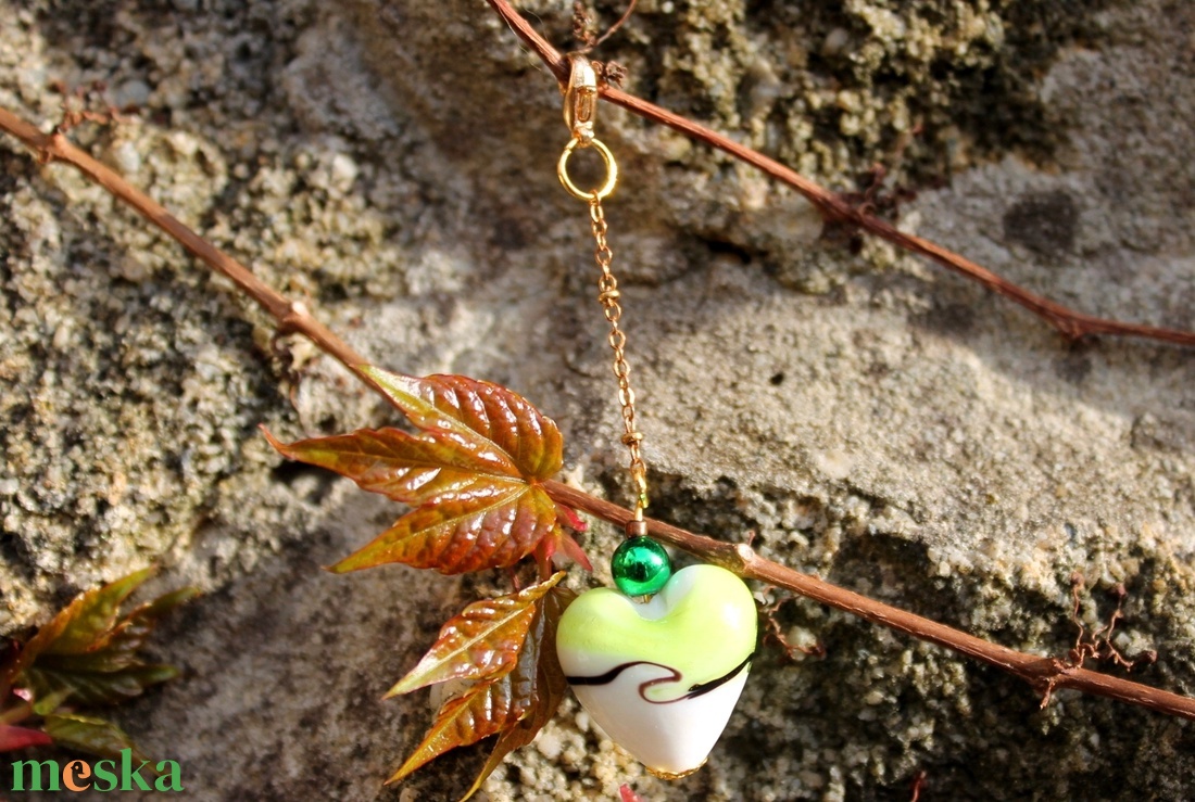 Zöld üvegszív charme kulcstartóra, nyakláncra, táskadísz , kulcstartó - ékszer - nyaklánc - medál - Meska.hu