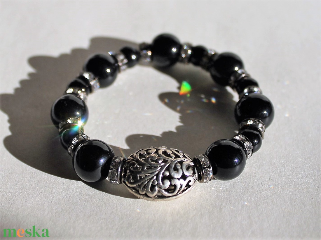 Tibeti ezüst és fekete onix gyöngyökből rugalmas karkötő Méret: S/M,15-16 cm csuklóra), fekete karperec onyx gyöngy - ékszer - karkötő - bogyós karkötő - Meska.hu Tibeti ezüst és fekete onix gyöngyökből rugalmas karkötő Méret: S/M,15-16 cm csuklóra), fekete karperec onyx gyöngy - ékszer - karkötő - bogyós karkötő - Meska.hu