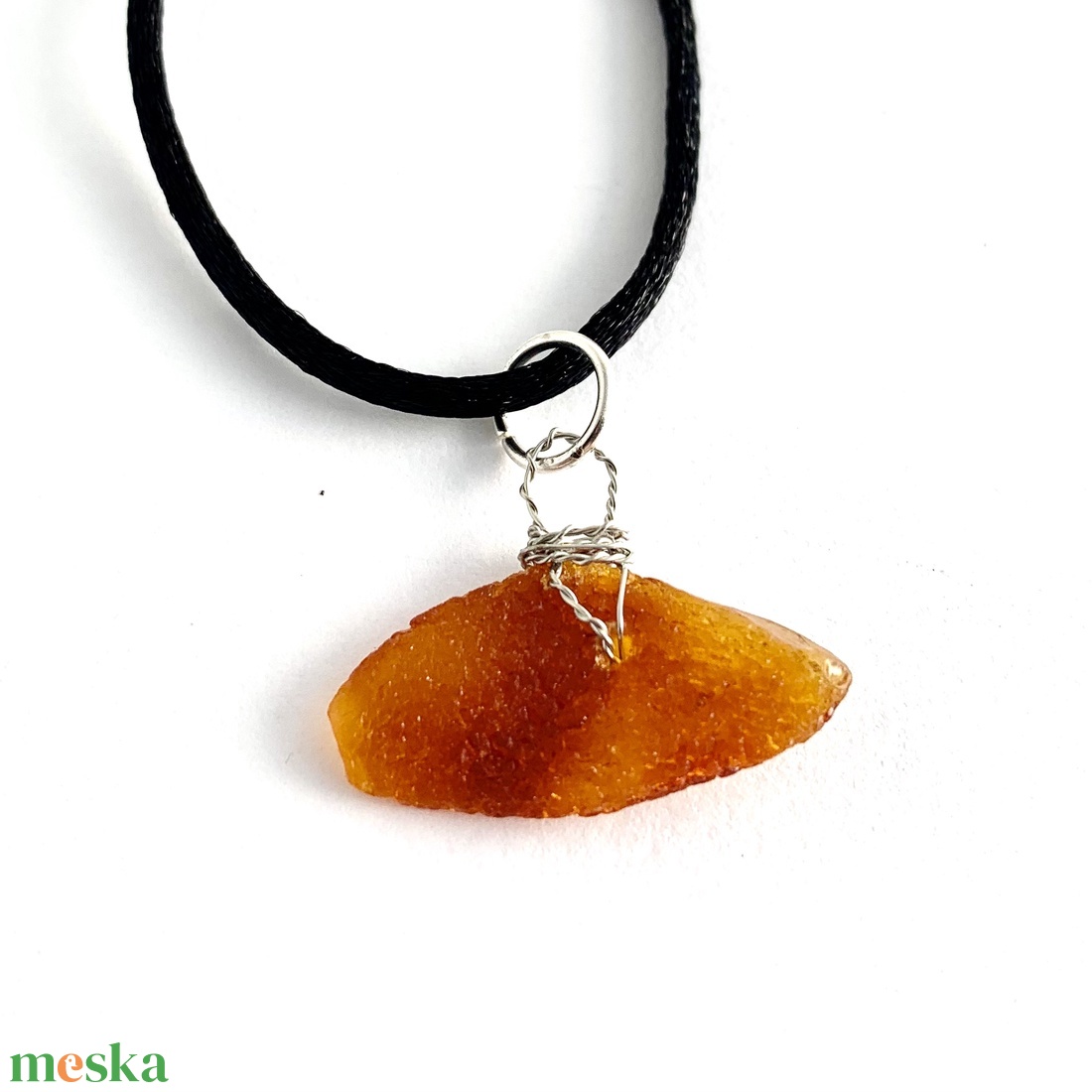 Borostyán medál - gyógyító kő! - Bőrbetegségek, idegrendszer, migrén stb. ellen - ékszer - nyaklánc - medál - Meska.hu