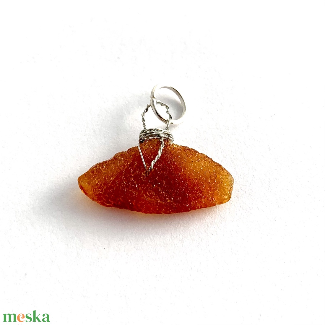 Borostyán medál - gyógyító kő! - Bőrbetegségek, idegrendszer, migrén stb. ellen - ékszer - nyaklánc - medál - Meska.hu