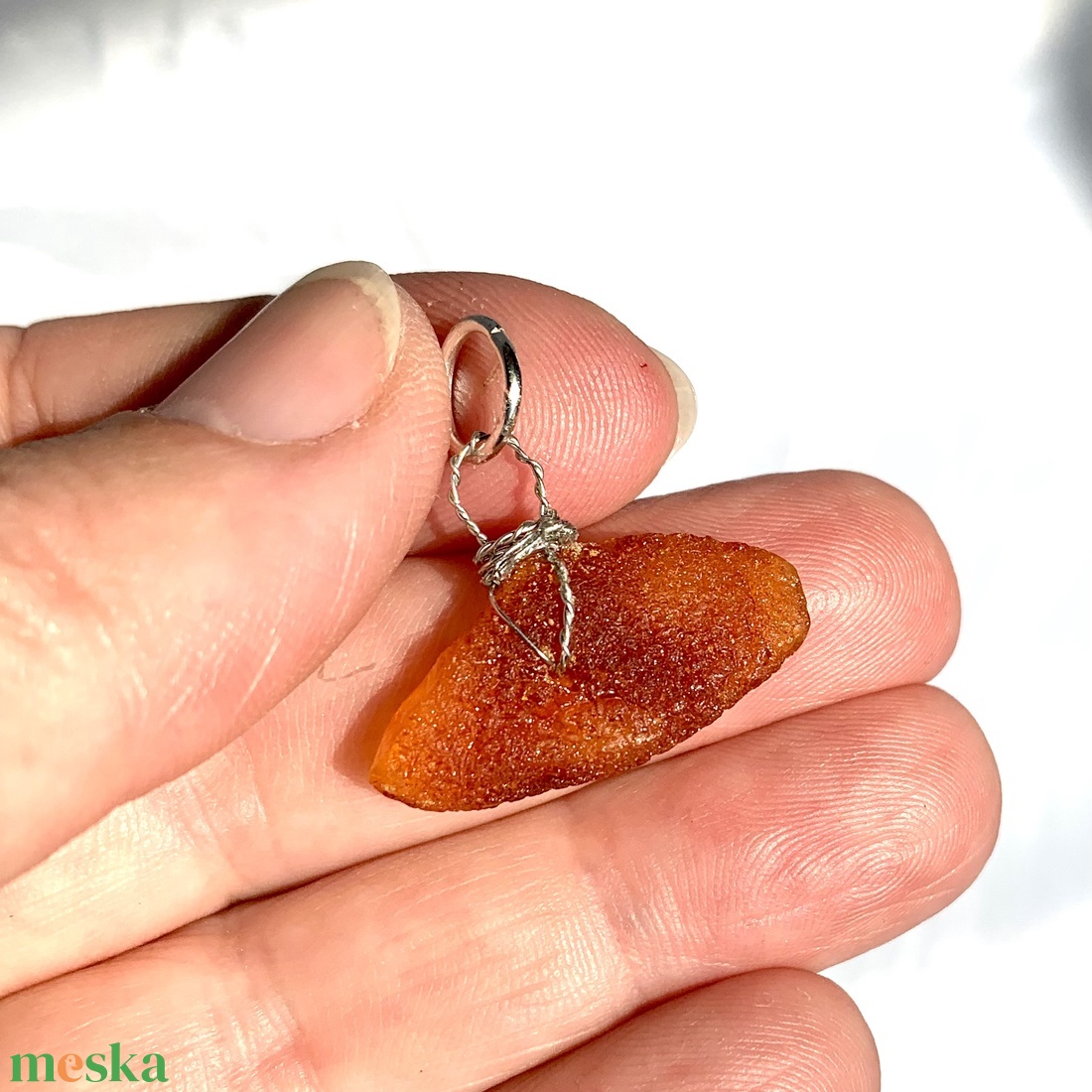 Borostyán medál - gyógyító kő! - Bőrbetegségek, idegrendszer, migrén stb. ellen - ékszer - nyaklánc - medál - Meska.hu