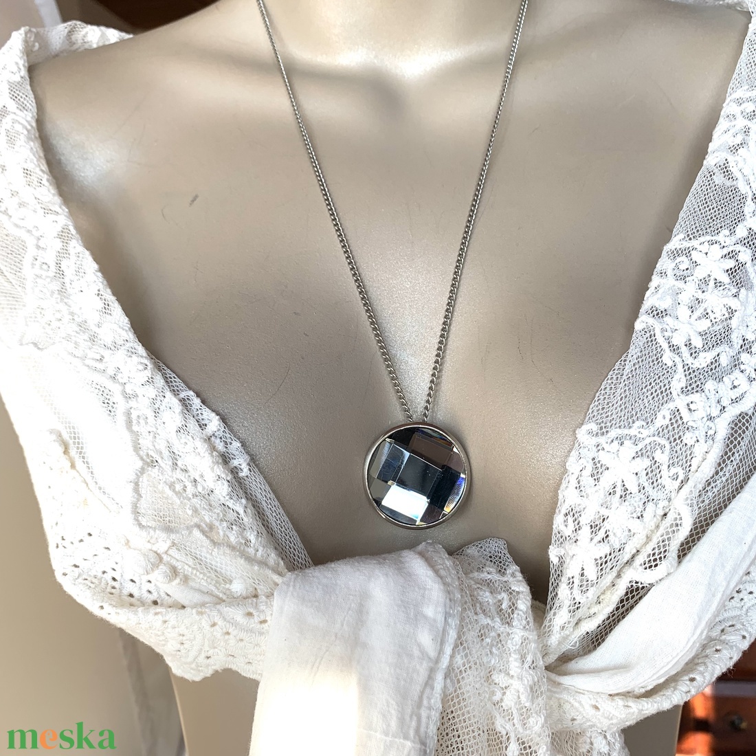 Régi ékszer, retro vintage ékszer, egyedi midcentury ékszer, üveg medálos acél nyaklánc a 70-es évekből - ékszer - ékszerszett - Meska.hu Régi ékszer, retro vintage ékszer, egyedi midcentury ékszer, üveg medálos acél nyaklánc a 70-es évekből - ékszer - ékszerszett - Meska.hu