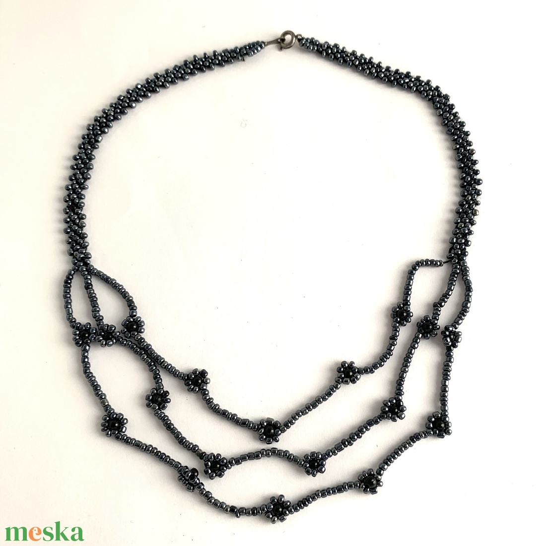 Régi ékszer, retro vintage ékszer, egyedi midcentury ékszer, nyaklánc acélkék üveggyöngyökből - ékszer - ékszerszett - Meska.hu Régi ékszer, retro vintage ékszer, egyedi midcentury ékszer, nyaklánc acélkék üveggyöngyökből - ékszer - ékszerszett - Meska.hu