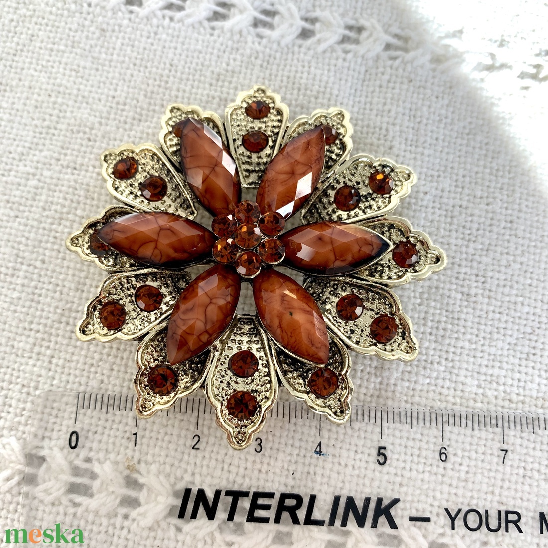 Vintage BROSS az 1980-as évekből, gyönyörű elegáns strasszos kitűző, pin szövetkabátra, blúzra, blézerre - ékszer - kitűző és bross - kitűző - Meska.hu Vintage BROSS az 1980-as évekből, gyönyörű elegáns strasszos kitűző, pin szövetkabátra, blúzra, blézerre - ékszer - kitűző és bross - kitűző - Meska.hu