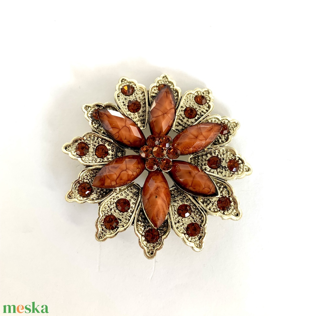 Vintage BROSS az 1980-as évekből, gyönyörű elegáns strasszos kitűző, pin szövetkabátra, blúzra, blézerre - ékszer - kitűző és bross - kitűző - Meska.hu Vintage BROSS az 1980-as évekből, gyönyörű elegáns strasszos kitűző, pin szövetkabátra, blúzra, blézerre - ékszer - kitűző és bross - kitűző - Meska.hu