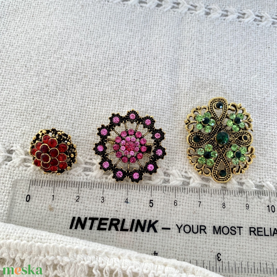 3 db Vintage BROSS az 1980-as évekből, gyönyörű elegáns strasszos kitűző, pin szövetkabátra, blúzra, blézerre - ékszer - kitűző és bross - kitűző - Meska.hu 3 db Vintage BROSS az 1980-as évekből, gyönyörű elegáns strasszos kitűző, pin szövetkabátra, blúzra, blézerre - ékszer - kitűző és bross - kitűző - Meska.hu