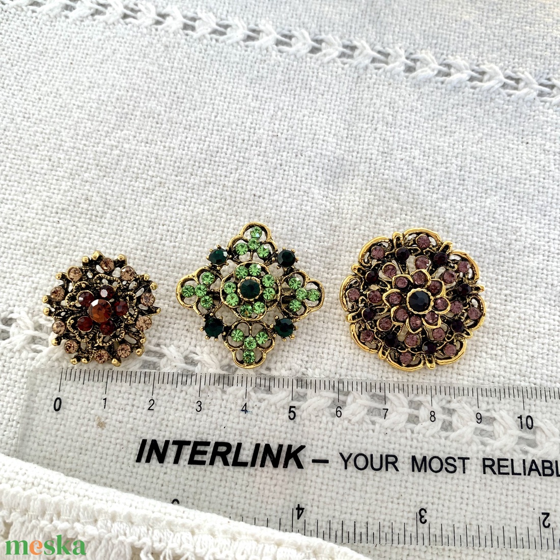 3 db Vintage BROSS az 1980-as évekből, gyönyörű elegáns strasszos kitűző, pin szövetkabátra, blúzra, blézerre - ékszer - kitűző és bross - kitűző - Meska.hu 3 db Vintage BROSS az 1980-as évekből, gyönyörű elegáns strasszos kitűző, pin szövetkabátra, blúzra, blézerre - ékszer - kitűző és bross - kitűző - Meska.hu