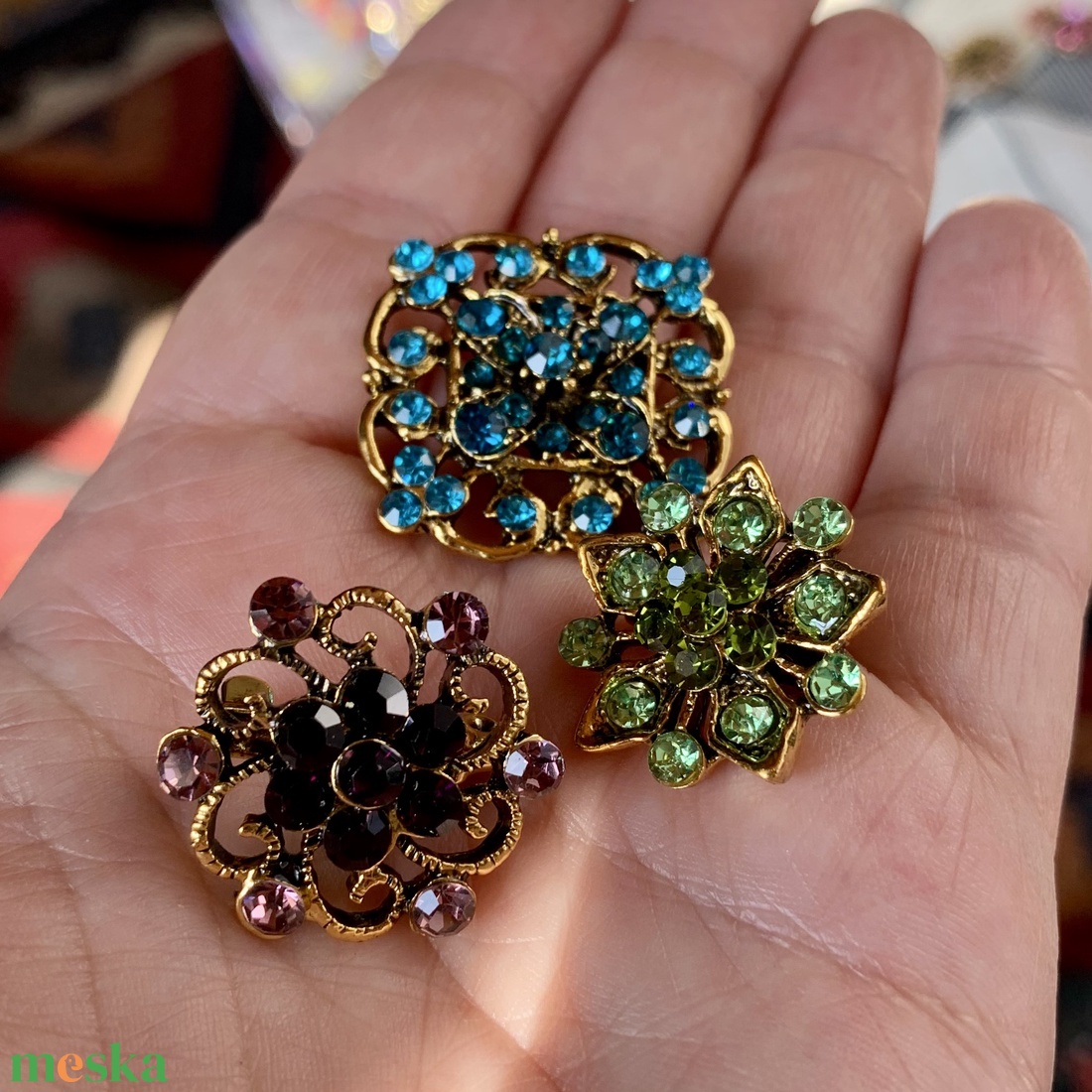 3 db Vintage BROSS az 1980-as évekből, gyönyörű elegáns strasszos kitűző, pin szövetkabátra, blúzra, blézerre - ékszer - kitűző és bross - kitűző - Meska.hu 3 db Vintage BROSS az 1980-as évekből, gyönyörű elegáns strasszos kitűző, pin szövetkabátra, blúzra, blézerre - ékszer - kitűző és bross - kitűző - Meska.hu