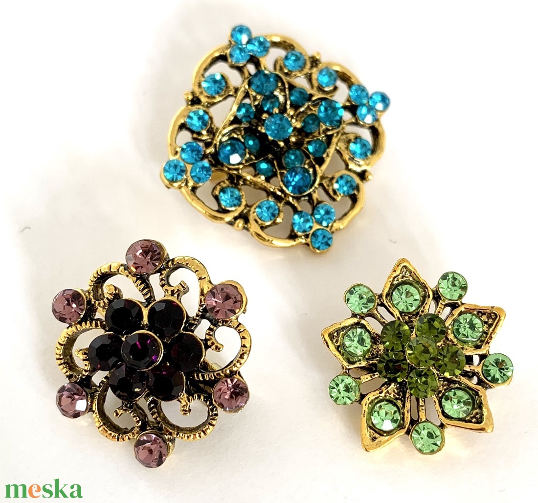 3 db Vintage BROSS az 1980-as évekből, gyönyörű elegáns strasszos kitűző, pin szövetkabátra, blúzra, blézerre - ékszer - kitűző és bross - kitűző - Meska.hu 3 db Vintage BROSS az 1980-as évekből, gyönyörű elegáns strasszos kitűző, pin szövetkabátra, blúzra, blézerre - ékszer - kitűző és bross - kitűző - Meska.hu
