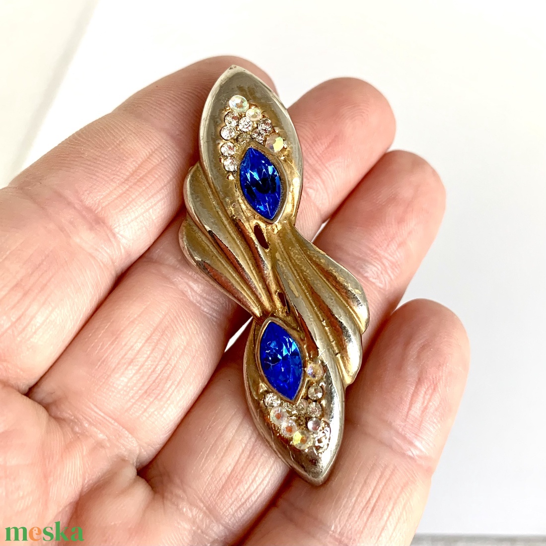 Vintage BROSS az 1980-as évekből, gyönyörű elegáns strasszos kitűző, pin szövetkabátra, blúzra, blézerre - ékszer - kitűző és bross - kitűző - Meska.hu Vintage BROSS az 1980-as évekből, gyönyörű elegáns strasszos kitűző, pin szövetkabátra, blúzra, blézerre - ékszer - kitűző és bross - kitűző - Meska.hu