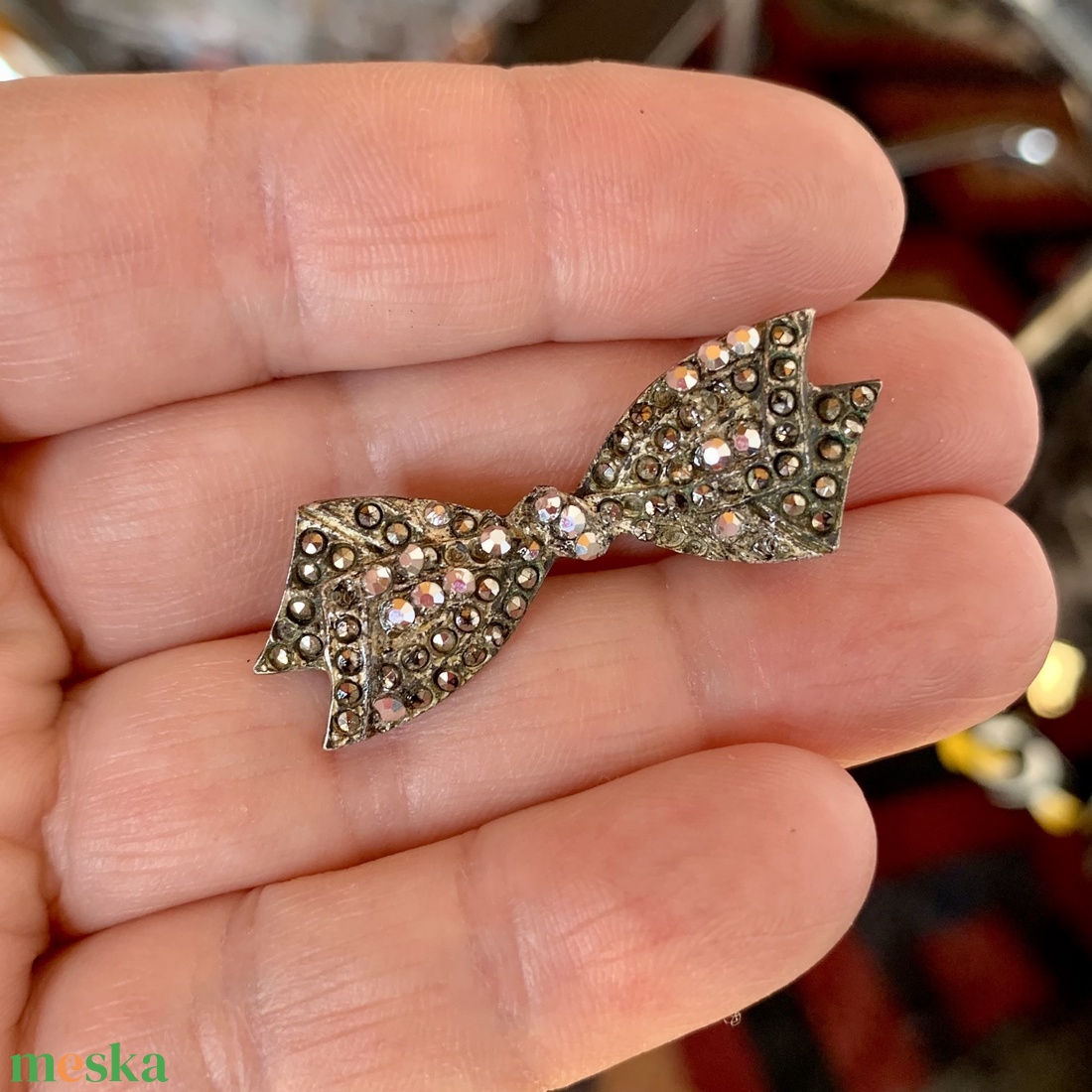 Vintage BROSS az 1980-as évekből, gyönyörű elegáns strasszos kitűző, pin szövetkabátra, blúzra, blézerre - ékszer - kitűző és bross - kitűző - Meska.hu Vintage BROSS az 1980-as évekből, gyönyörű elegáns strasszos kitűző, pin szövetkabátra, blúzra, blézerre - ékszer - kitűző és bross - kitűző - Meska.hu