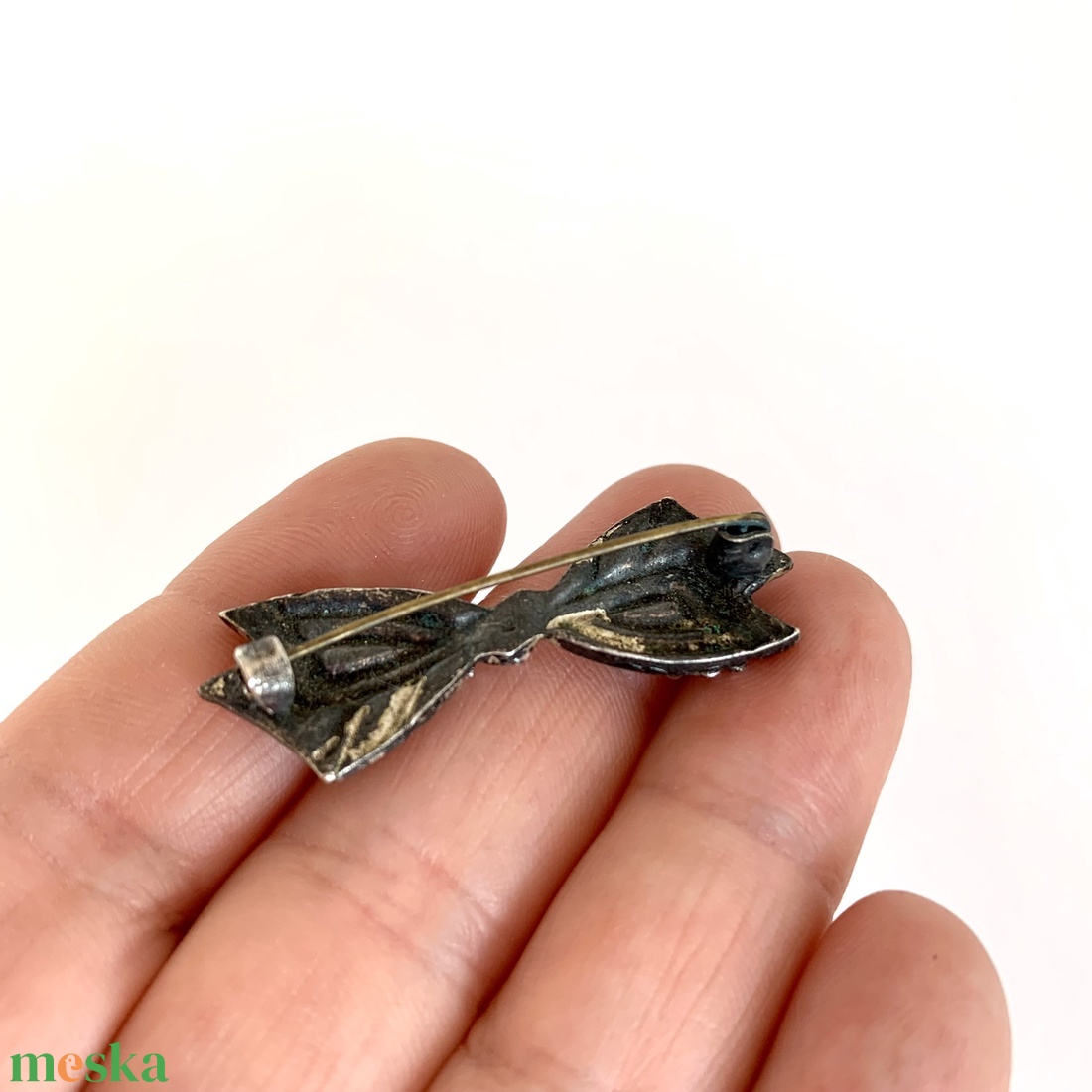 Vintage BROSS az 1980-as évekből, gyönyörű elegáns strasszos kitűző, pin szövetkabátra, blúzra, blézerre - ékszer - kitűző és bross - kitűző - Meska.hu Vintage BROSS az 1980-as évekből, gyönyörű elegáns strasszos kitűző, pin szövetkabátra, blúzra, blézerre - ékszer - kitűző és bross - kitűző - Meska.hu