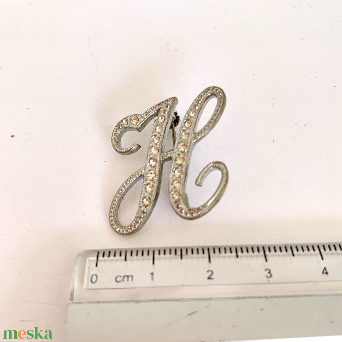 Vintage BROSS az 1980-as évekből, gyönyörű elegáns strasszos kitűző, pin szövetkabátra, blúzra, blézerre - ékszer - kitűző és bross - kitűző - Meska.hu Vintage BROSS az 1980-as évekből, gyönyörű elegáns strasszos kitűző, pin szövetkabátra, blúzra, blézerre - ékszer - kitűző és bross - kitűző - Meska.hu