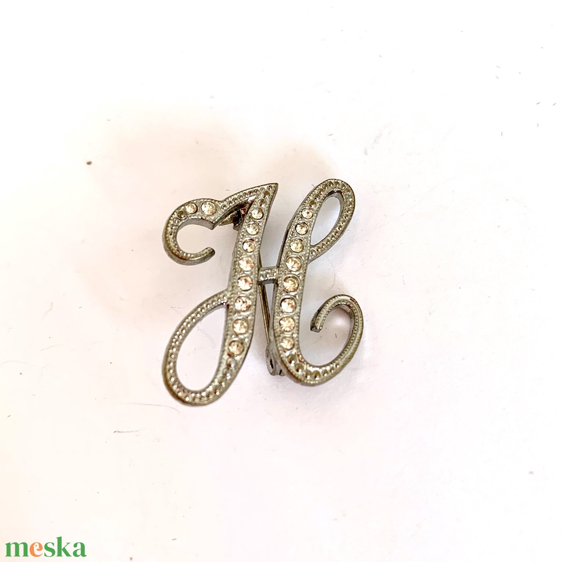 Vintage BROSS az 1980-as évekből, gyönyörű elegáns strasszos kitűző, pin szövetkabátra, blúzra, blézerre - ékszer - kitűző és bross - kitűző - Meska.hu Vintage BROSS az 1980-as évekből, gyönyörű elegáns strasszos kitűző, pin szövetkabátra, blúzra, blézerre - ékszer - kitűző és bross - kitűző - Meska.hu