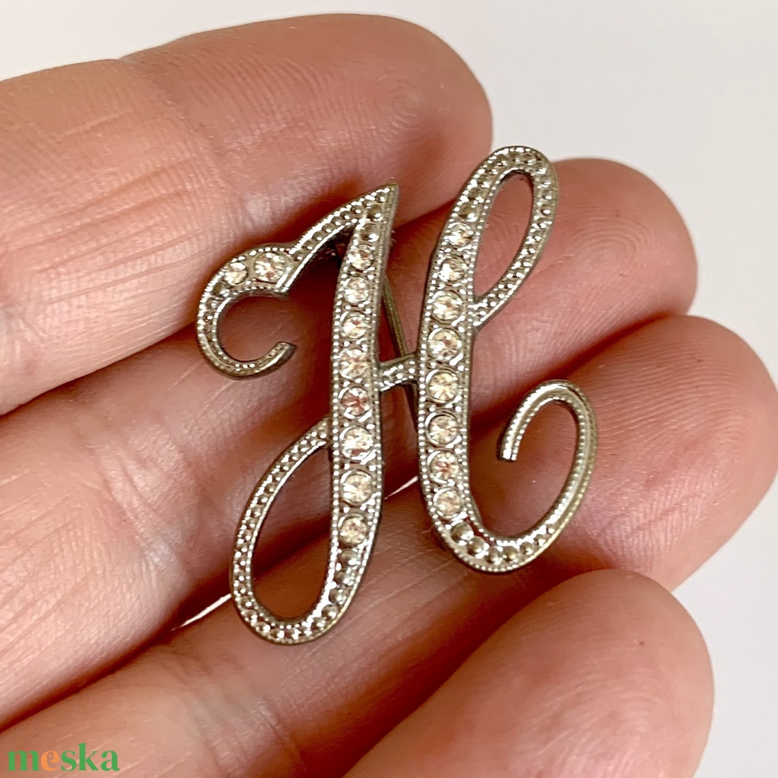 Vintage BROSS az 1980-as évekből, gyönyörű elegáns strasszos kitűző, pin szövetkabátra, blúzra, blézerre - ékszer - kitűző és bross - kitűző - Meska.hu Vintage BROSS az 1980-as évekből, gyönyörű elegáns strasszos kitűző, pin szövetkabátra, blúzra, blézerre - ékszer - kitűző és bross - kitűző - Meska.hu