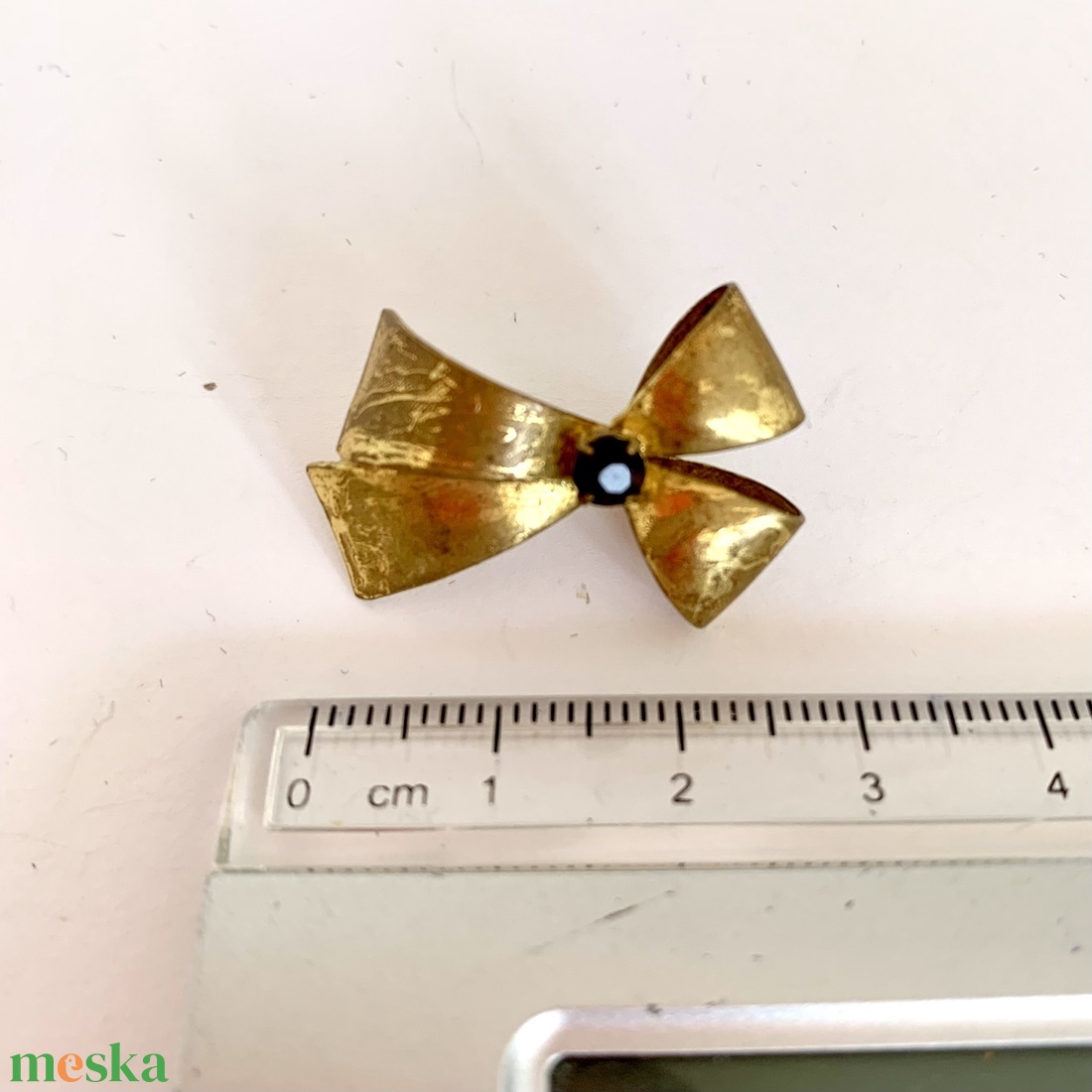Vintage masni, régi BROSS az 1980-as évekből, gyönyörű elegáns strasszos kitűző, pin szövetkabátra, blúzra, blézerre - ékszer - kitűző és bross - kitűző - Meska.hu Vintage masni, régi BROSS az 1980-as évekből, gyönyörű elegáns strasszos kitűző, pin szövetkabátra, blúzra, blézerre - ékszer - kitűző és bross - kitűző - Meska.hu