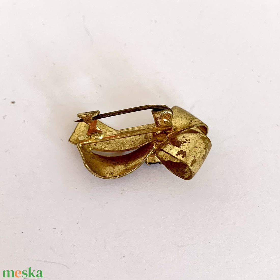 Vintage masni, régi BROSS az 1980-as évekből, gyönyörű elegáns strasszos kitűző, pin szövetkabátra, blúzra, blézerre - ékszer - kitűző és bross - kitűző - Meska.hu Vintage masni, régi BROSS az 1980-as évekből, gyönyörű elegáns strasszos kitűző, pin szövetkabátra, blúzra, blézerre - ékszer - kitűző és bross - kitűző - Meska.hu