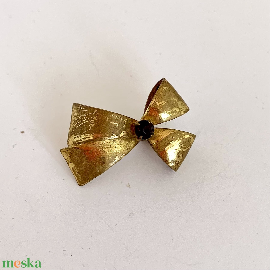 Vintage masni, régi BROSS az 1980-as évekből, gyönyörű elegáns strasszos kitűző, pin szövetkabátra, blúzra, blézerre - ékszer - kitűző és bross - kitűző - Meska.hu Vintage masni, régi BROSS az 1980-as évekből, gyönyörű elegáns strasszos kitűző, pin szövetkabátra, blúzra, blézerre - ékszer - kitűző és bross - kitűző - Meska.hu