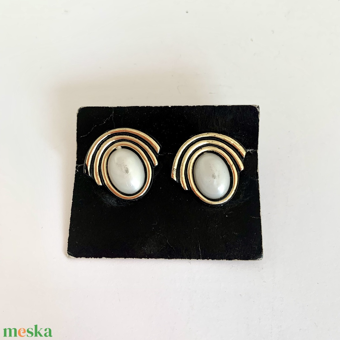 Különleges alakú Vintage fülbevaló, régi KLIPSZ az 1960/70-es évekből, gyönyörű retro ékszer, klipszes fülbevaló - ékszer - fülbevaló - klipsz - Meska.hu Különleges alakú Vintage fülbevaló, régi KLIPSZ az 1960/70-es évekből, gyönyörű retro ékszer, klipszes fülbevaló - ékszer - fülbevaló - klipsz - Meska.hu