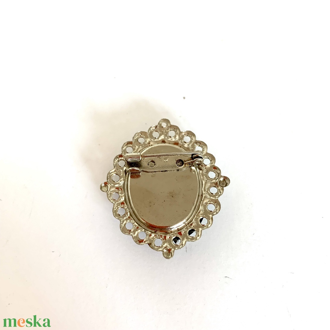 Kámea NŐI FEJ BROSS az 1990-es évekből, régebbi elegáns műanyag kitűző, pin szövetkabátra, blúzra, blézerre - ékszer - kitűző és bross - kitűző - Meska.hu Kámea NŐI FEJ BROSS az 1990-es évekből, régebbi elegáns műanyag kitűző, pin szövetkabátra, blúzra, blézerre - ékszer - kitűző és bross - kitűző - Meska.hu