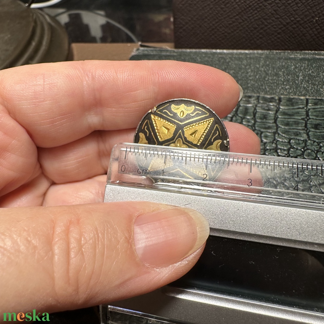 24 karát aranyozott Damascene kitűző vintage damaszkén bross, Toledó spanyol ékszer, aranyozott kézműves bross - ékszer - kitűző és bross - kitűző - Meska.hu 24 karát aranyozott Damascene kitűző vintage damaszkén bross, Toledó spanyol ékszer, aranyozott kézműves bross - ékszer - kitűző és bross - kitűző - Meska.hu