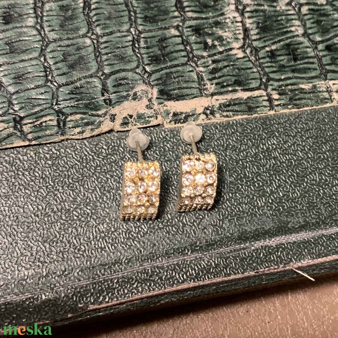 2 db kicsi kristály Különleges bedugós Vintage fülbevaló, régi ékszer az 1970/80-as évekből retro ékszer fülbevaló - ékszer - fülbevaló - pötty fülbevaló - Meska.hu 2 db kicsi kristály Különleges bedugós Vintage fülbevaló, régi ékszer az 1970/80-as évekből retro ékszer fülbevaló - ékszer - fülbevaló - pötty fülbevaló - Meska.hu