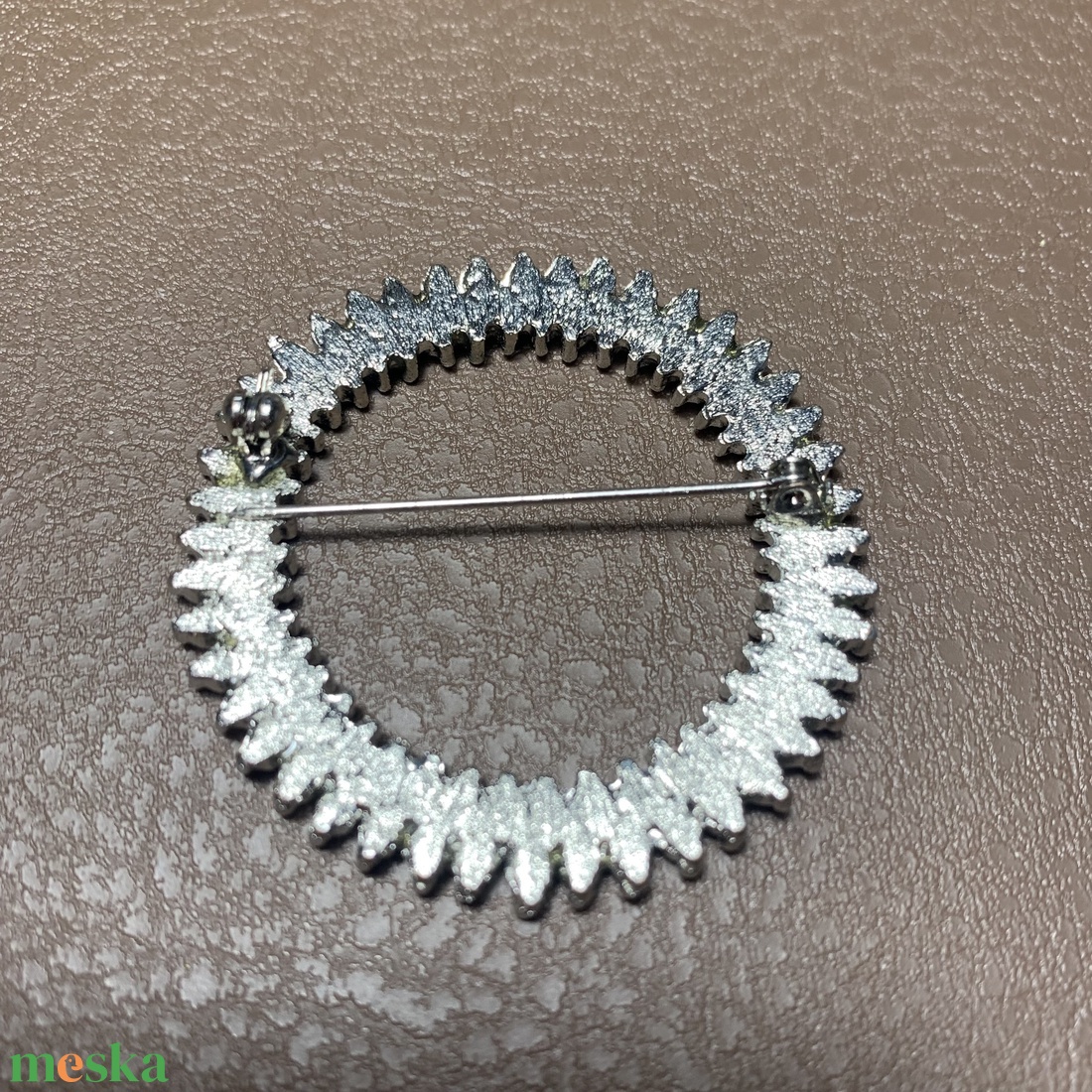 Vintage BROSS az 1980-as évekből, gyönyörű elegáns strasszos kitűző, pin szövetkabátra, blúzra,  blézerre - ékszer - kitűző és bross - Meska.hu