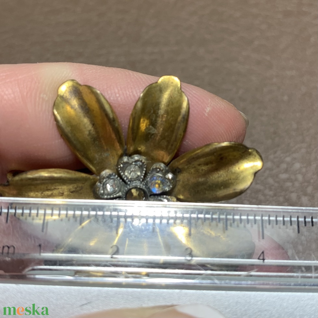 Vintage BROSS az 1960-as évekből, gyönyörű elegáns strasszos kitűző, pin szövetkabátra, blúzra, blézerre - ékszer - kitűző és bross - kitűző - Meska.hu Vintage BROSS az 1960-as évekből, gyönyörű elegáns strasszos kitűző, pin szövetkabátra, blúzra, blézerre - ékszer - kitűző és bross - kitűző - Meska.hu
