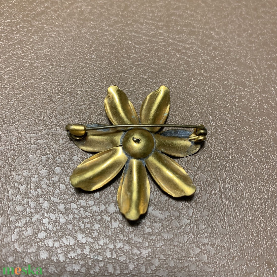 Vintage BROSS az 1960-as évekből, gyönyörű elegáns strasszos kitűző, pin szövetkabátra, blúzra, blézerre - ékszer - kitűző és bross - kitűző - Meska.hu Vintage BROSS az 1960-as évekből, gyönyörű elegáns strasszos kitűző, pin szövetkabátra, blúzra, blézerre - ékszer - kitűző és bross - kitűző - Meska.hu