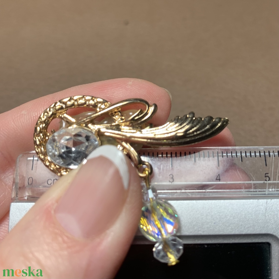 Vintage BROSS az 1980-as évekből, gyönyörű elegáns strasszos kitűző, pin szövetkabátra, blúzra, blézerre - ékszer - kitűző és bross - kitűző - Meska.hu Vintage BROSS az 1980-as évekből, gyönyörű elegáns strasszos kitűző, pin szövetkabátra, blúzra, blézerre - ékszer - kitűző és bross - kitűző - Meska.hu