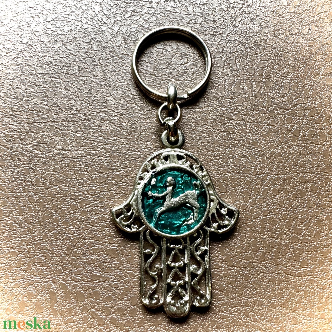 Hamsa kéz nyilas csillagjegy kulcstartó, vintage kulcstartó a 80-as évekből, régi kulcskarika, kulcs tartó - táska & tok - kulcstartó & táskadísz - kulcstartó - Meska.hu Hamsa kéz nyilas csillagjegy kulcstartó, vintage kulcstartó a 80-as évekből, régi kulcskarika, kulcs tartó - táska & tok - kulcstartó & táskadísz - kulcstartó - Meska.hu