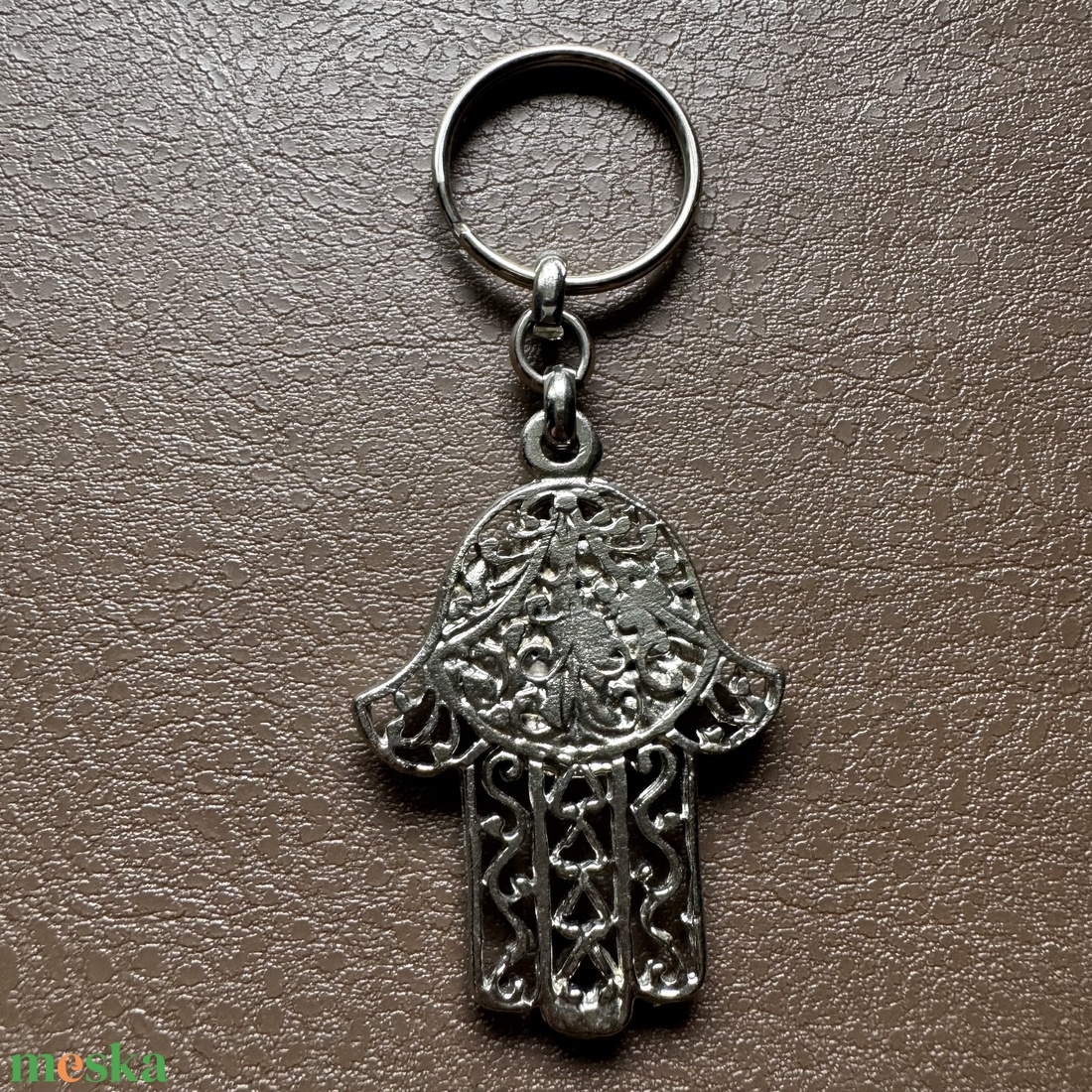 Hamsa kéz nyilas csillagjegy kulcstartó, vintage kulcstartó a 80-as évekből, régi kulcskarika, kulcs tartó - táska & tok - kulcstartó & táskadísz - kulcstartó - Meska.hu Hamsa kéz nyilas csillagjegy kulcstartó, vintage kulcstartó a 80-as évekből, régi kulcskarika, kulcs tartó - táska & tok - kulcstartó & táskadísz - kulcstartó - Meska.hu