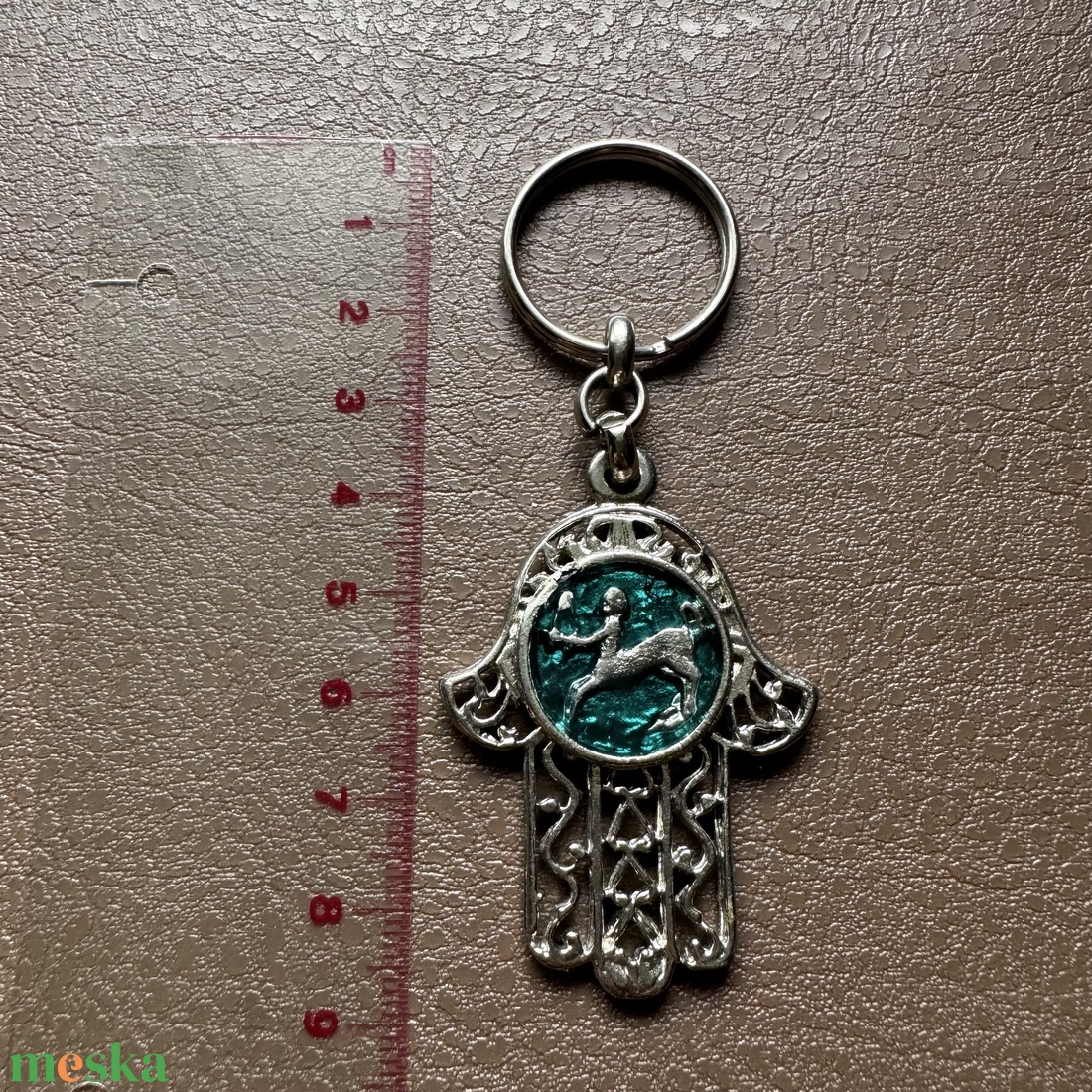 Hamsa kéz nyilas csillagjegy kulcstartó, vintage kulcstartó a 80-as évekből, régi kulcskarika, kulcs tartó - táska & tok - kulcstartó & táskadísz - kulcstartó - Meska.hu Hamsa kéz nyilas csillagjegy kulcstartó, vintage kulcstartó a 80-as évekből, régi kulcskarika, kulcs tartó - táska & tok - kulcstartó & táskadísz - kulcstartó - Meska.hu