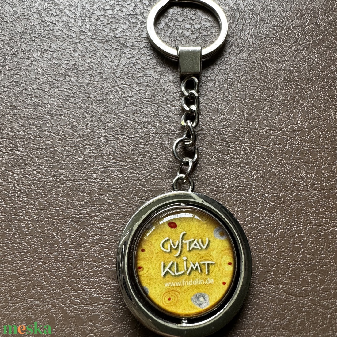Gustav Klimt Csók forgó vintage kulcstartó a 90-es évekből, régi kulcskarika, kulcs tartó - táska & tok - kulcstartó & táskadísz - kulcstartó - Meska.hu Gustav Klimt Csók forgó vintage kulcstartó a 90-es évekből, régi kulcskarika, kulcs tartó - táska & tok - kulcstartó & táskadísz - kulcstartó - Meska.hu