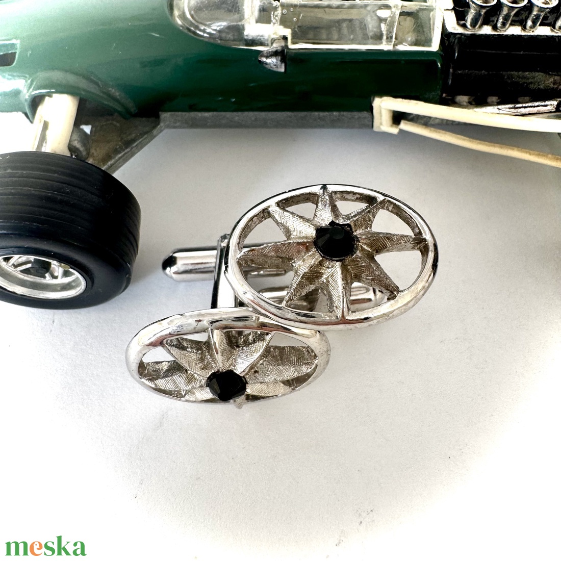 Retro mandzsettagomb, régi mandzsetta gomb, klasszikus férfi ékszer fémből, elegáns férfi ékszer, vintage öltöny dísz - ékszer - mandzsettagomb és nyakkendőtű - Meska.hu Retro mandzsettagomb, régi mandzsetta gomb, klasszikus férfi ékszer fémből, elegáns férfi ékszer, vintage öltöny dísz - ékszer - mandzsettagomb és nyakkendőtű - Meska.hu