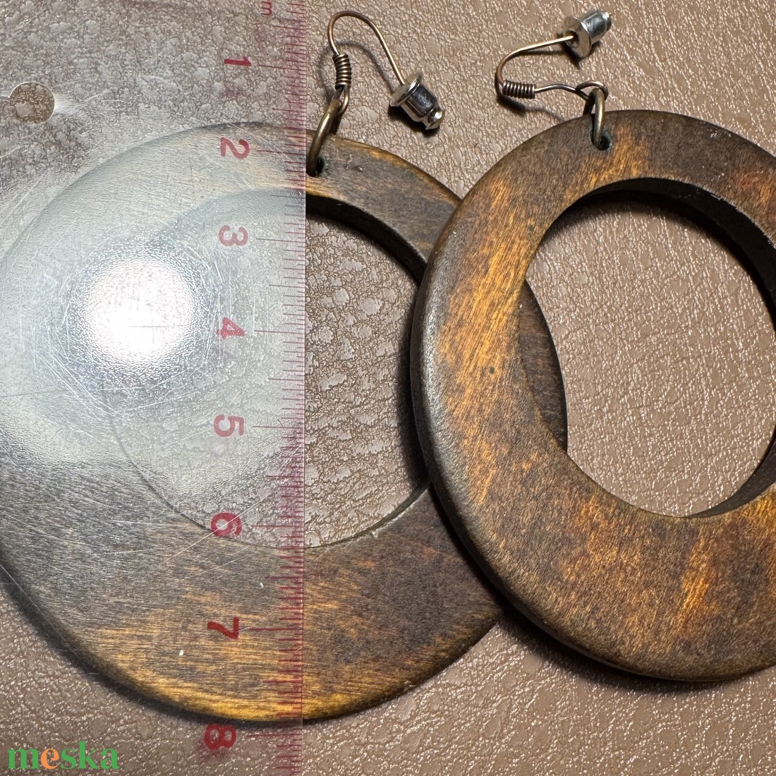 Nagy fa fülbevaló karika, 6,3 cm átmérő - bronz szín akasztóval, fa ékszer, feltűnő egyedi fa karika fülbevaló - ékszer - fülbevaló - lógó fülbevaló - Meska.hu Nagy fa fülbevaló karika, 6,3 cm átmérő - bronz szín akasztóval, fa ékszer, feltűnő egyedi fa karika fülbevaló - ékszer - fülbevaló - lógó fülbevaló - Meska.hu