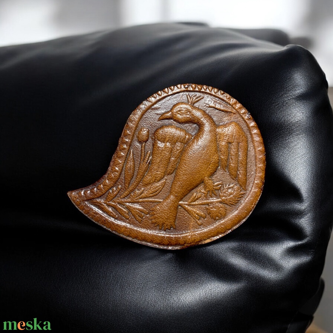 Bőrből készült Vintage BROSS az 1960-as évekből, gyönyörű elegáns strasszos kitűző, pin szövetkabátra, blúzra, blézerre - ékszer - kitűző és bross - kitűző - Meska.hu Bőrből készült Vintage BROSS az 1960-as évekből, gyönyörű elegáns strasszos kitűző, pin szövetkabátra, blúzra, blézerre - ékszer - kitűző és bross - kitűző - Meska.hu