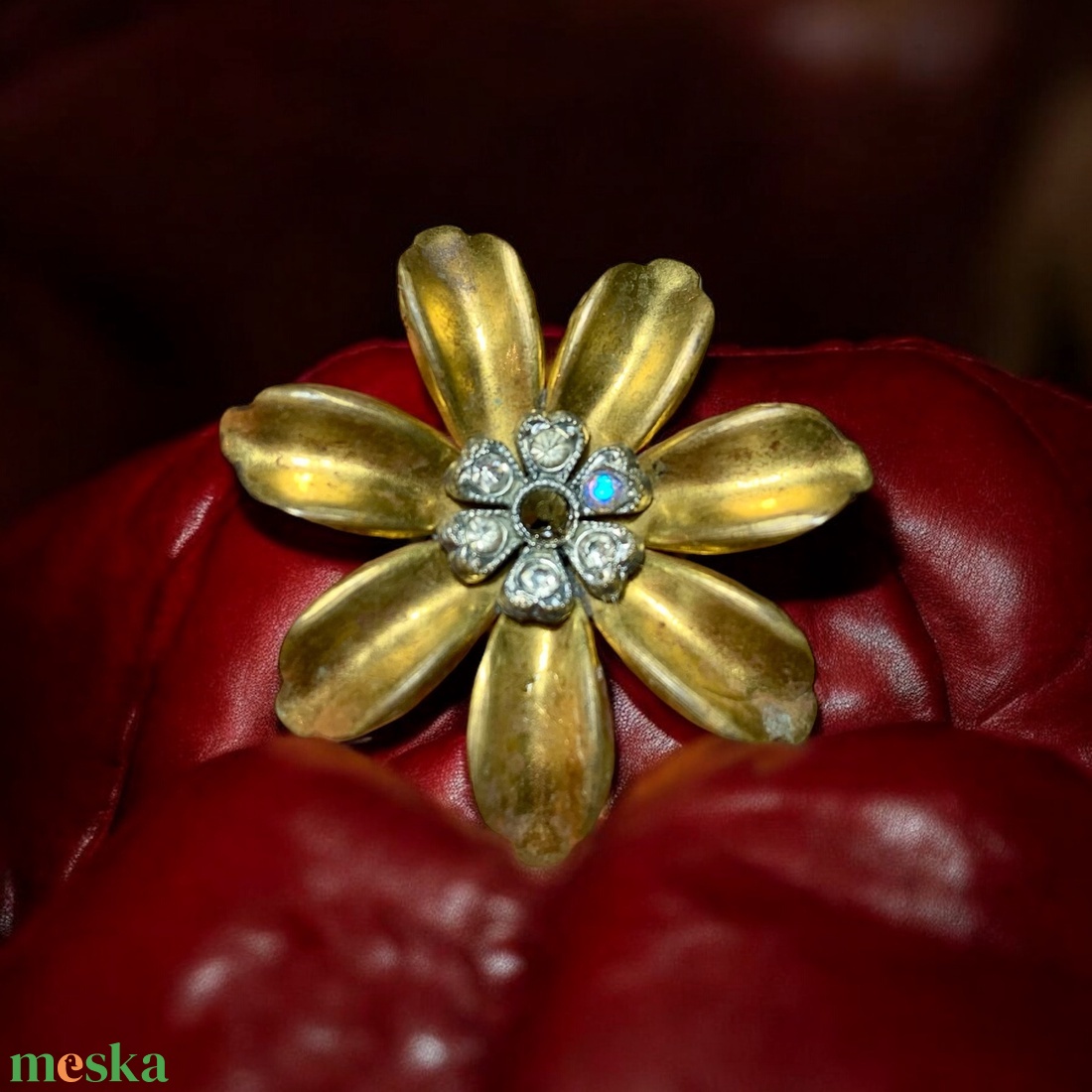 Vintage BROSS az 1960-as évekből, gyönyörű elegáns strasszos kitűző, pin szövetkabátra, blúzra, blézerre - ékszer - kitűző és bross - kitűző - Meska.hu Vintage BROSS az 1960-as évekből, gyönyörű elegáns strasszos kitűző, pin szövetkabátra, blúzra, blézerre - ékszer - kitűző és bross - kitűző - Meska.hu