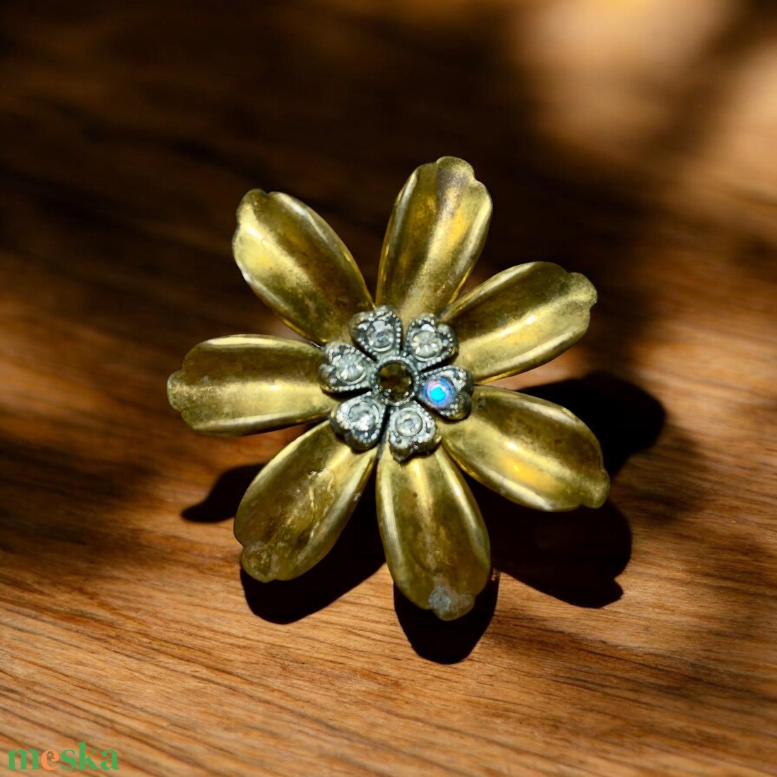 Vintage BROSS az 1960-as évekből, gyönyörű elegáns strasszos kitűző, pin szövetkabátra, blúzra, blézerre - ékszer - kitűző és bross - kitűző - Meska.hu Vintage BROSS az 1960-as évekből, gyönyörű elegáns strasszos kitűző, pin szövetkabátra, blúzra, blézerre - ékszer - kitűző és bross - kitűző - Meska.hu