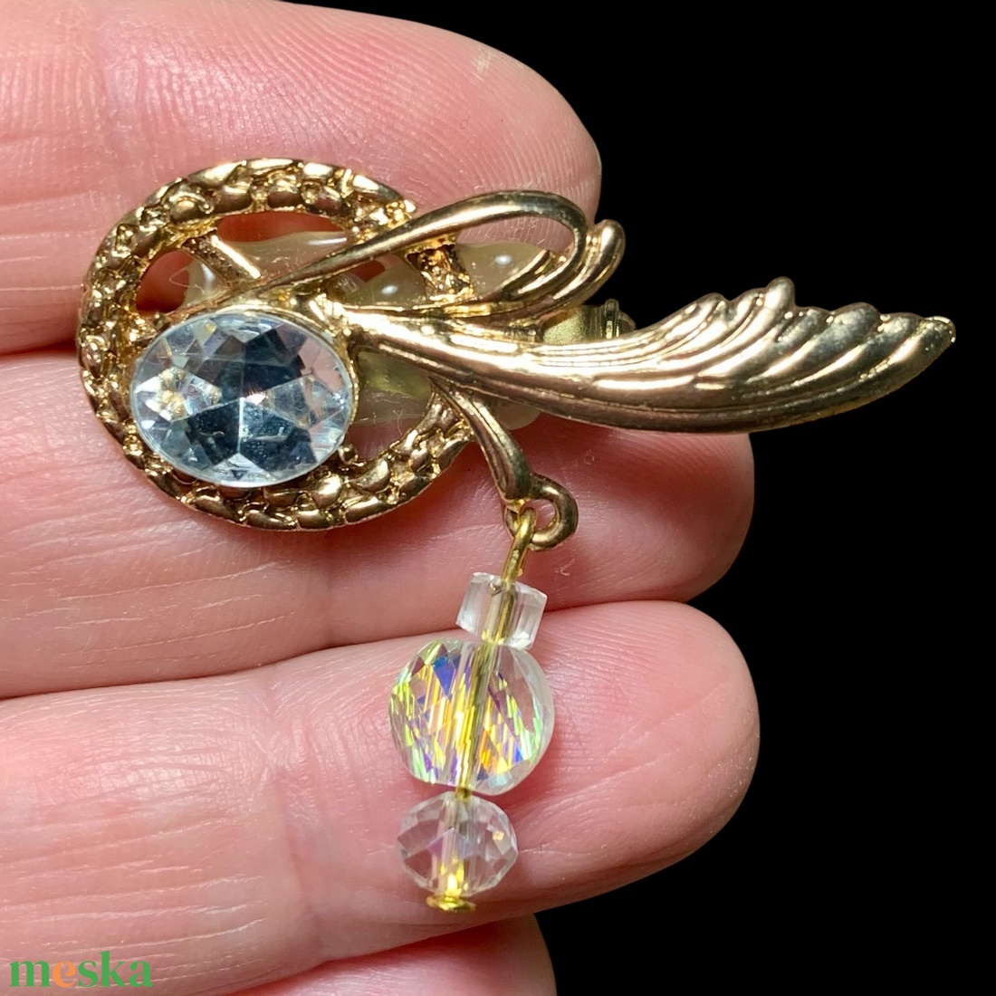 Vintage BROSS az 1980-as évekből, gyönyörű elegáns strasszos kitűző, pin szövetkabátra, blúzra, blézerre - ékszer - kitűző és bross - kitűző - Meska.hu Vintage BROSS az 1980-as évekből, gyönyörű elegáns strasszos kitűző, pin szövetkabátra, blúzra, blézerre - ékszer - kitűző és bross - kitűző - Meska.hu